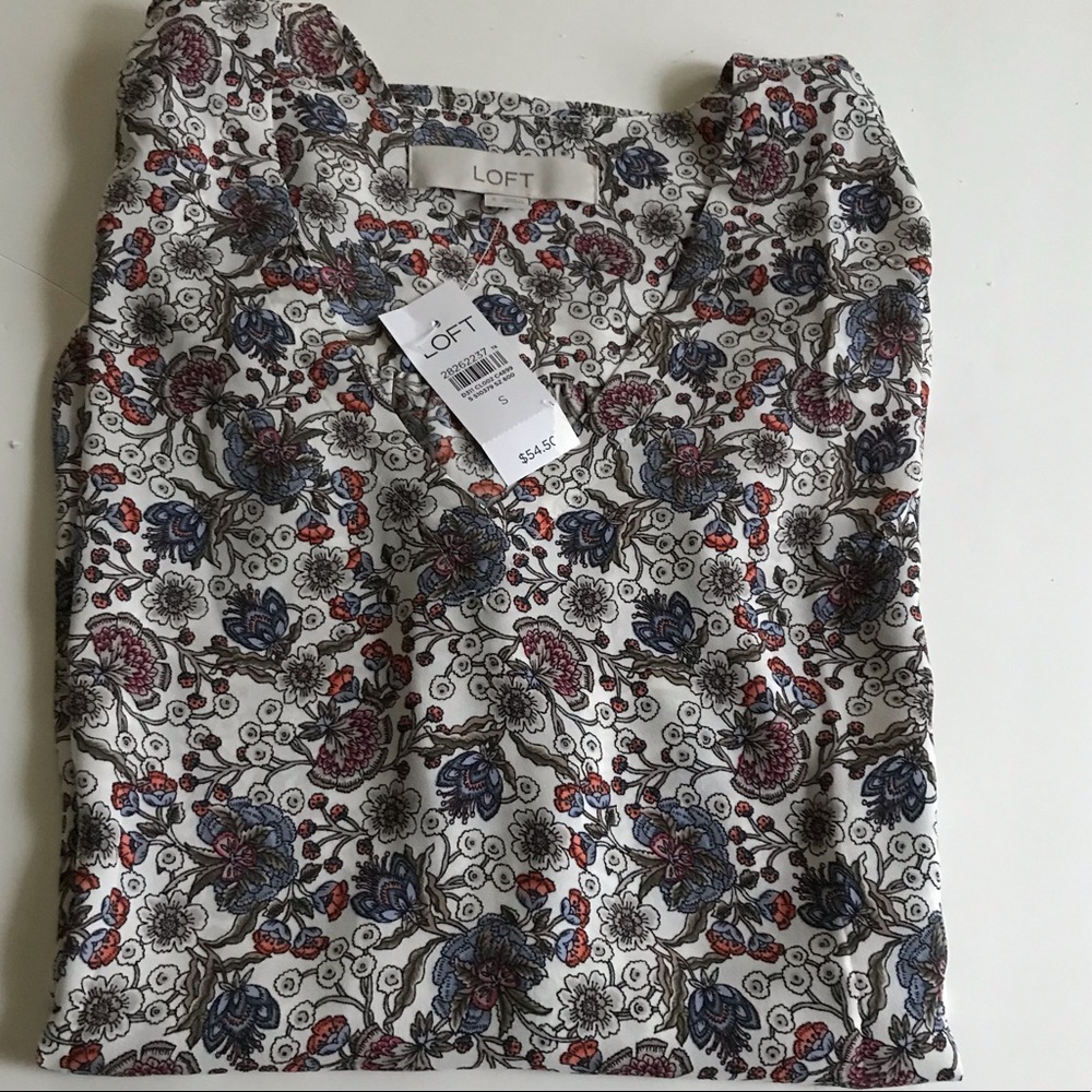 Blouse/top Loft Floral V-Neck Flutter shell/top - Picture 6 of 7